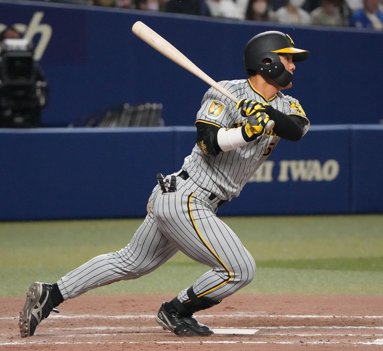 中日対阪神　9回表阪神1死一、二塁、右前適時打を放つ前川（撮影・森本幸一）