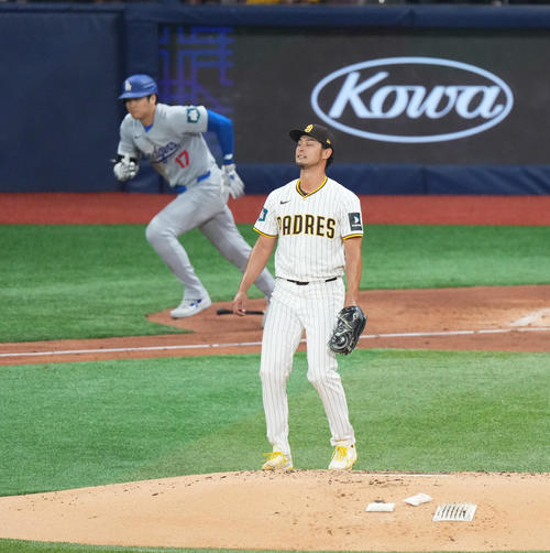 パドレス対ドジャース　3回表ドジャース2死、ダルビッシュは大谷に右前打を許す（撮影・菅敏）