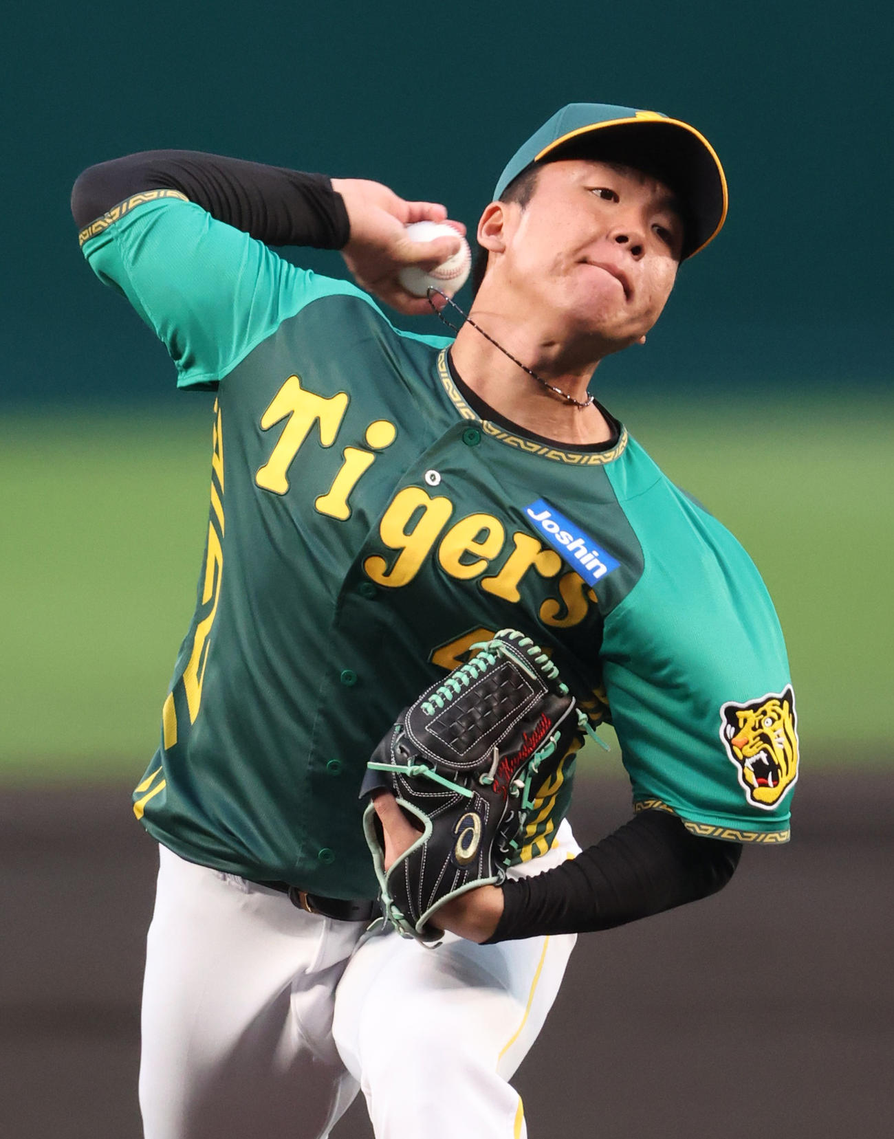 阪神対巨人　阪神先発の村上（撮影・上山淳一）