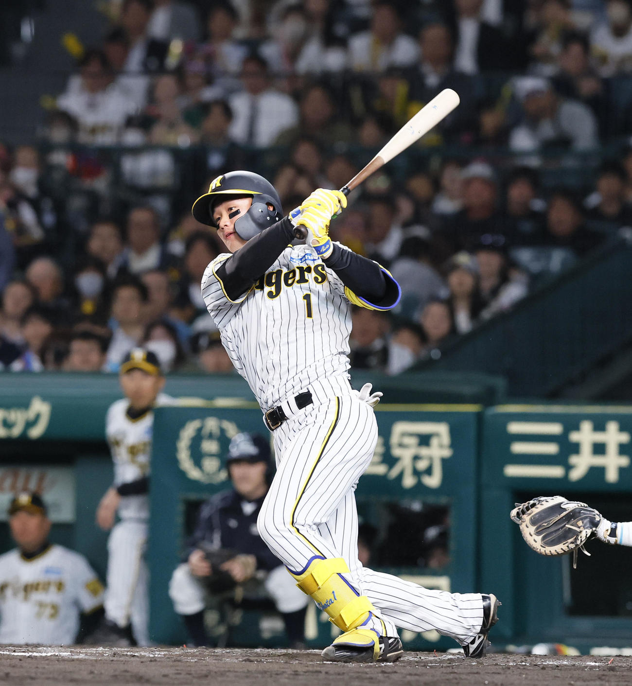 阪神対中日　7回裏阪神1死、森下は左前打を放つ（撮影・藤尾明華）