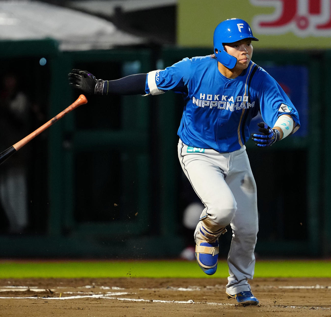 楽天対日本ハム　6回表日本ハム1死一、二塁、適時打を放つ田宮（撮影・たえ見朱実）