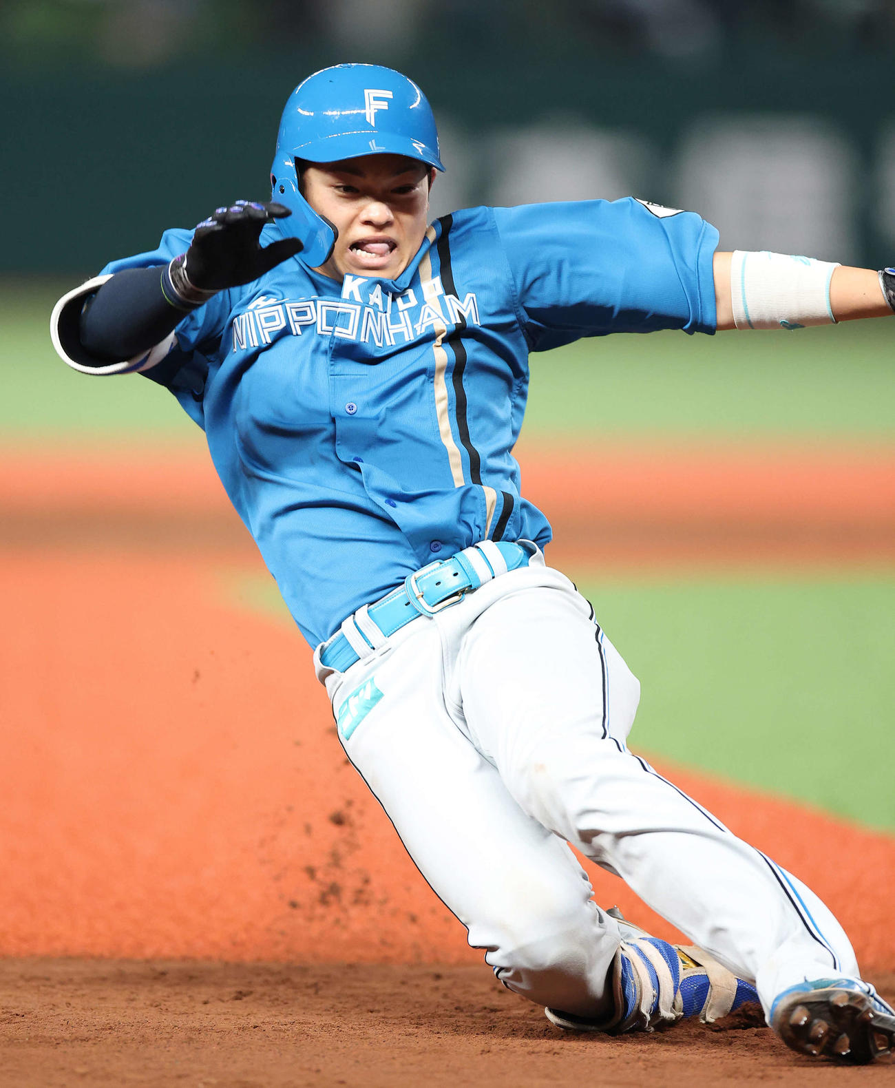 西武対日本ハム　9回表日本ハム2死、右翼線に三塁打を放つ田宮（撮影・河田真司）