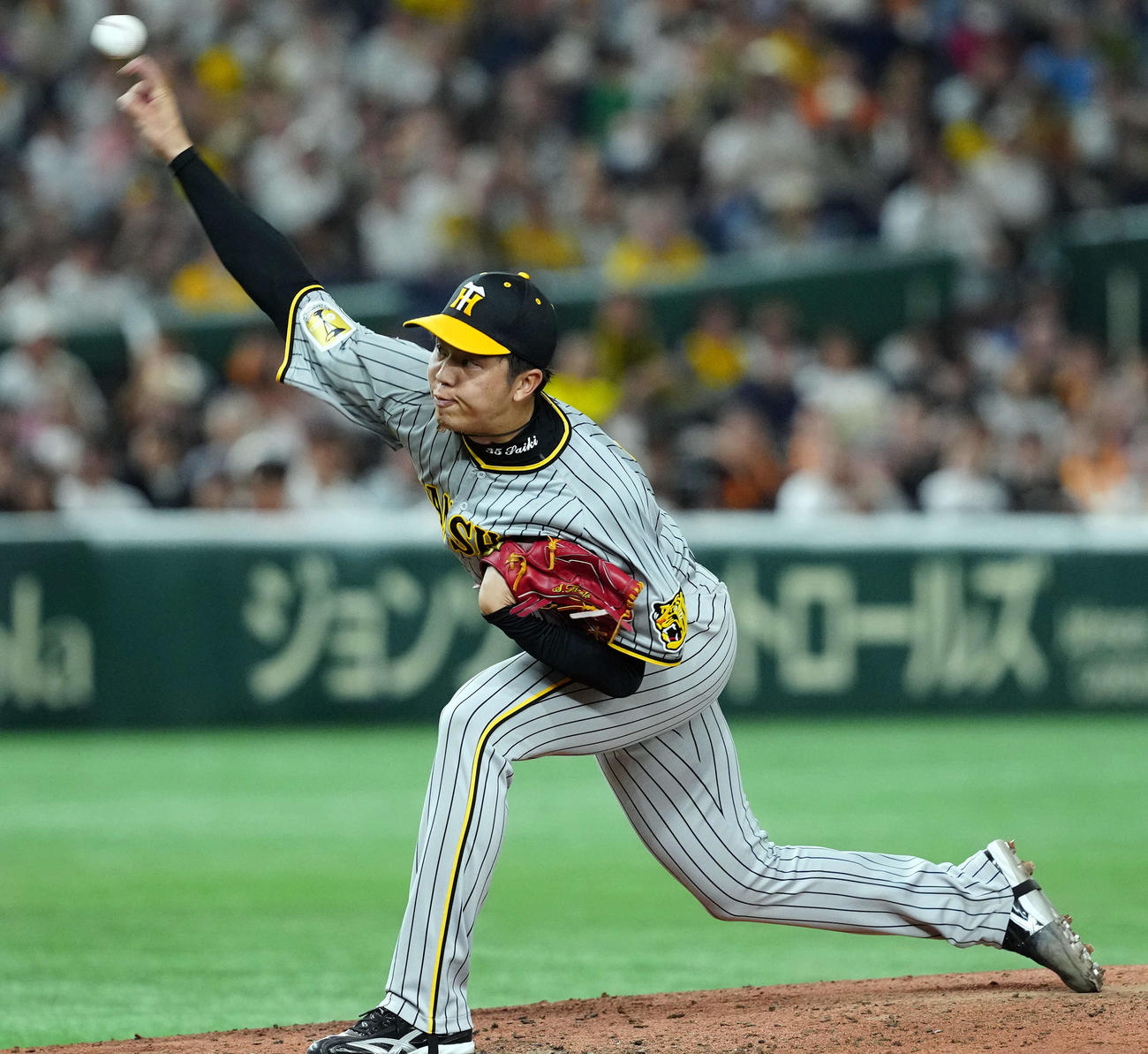 巨人対阪神　力投する阪神の先発才木（撮影・たえ見朱実）