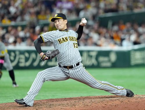 巨人対阪神　9回からマウンドに上がった阪神岩崎（撮影・たえ見朱実）