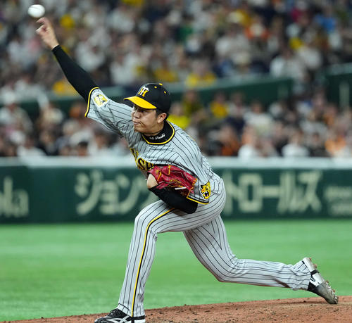 巨人対阪神　力投する阪神の先発才木（撮影・たえ見朱実）