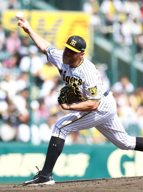 阪神対ヤクルト　力投する阪神先発のビーズリー（撮影・上山淳一）