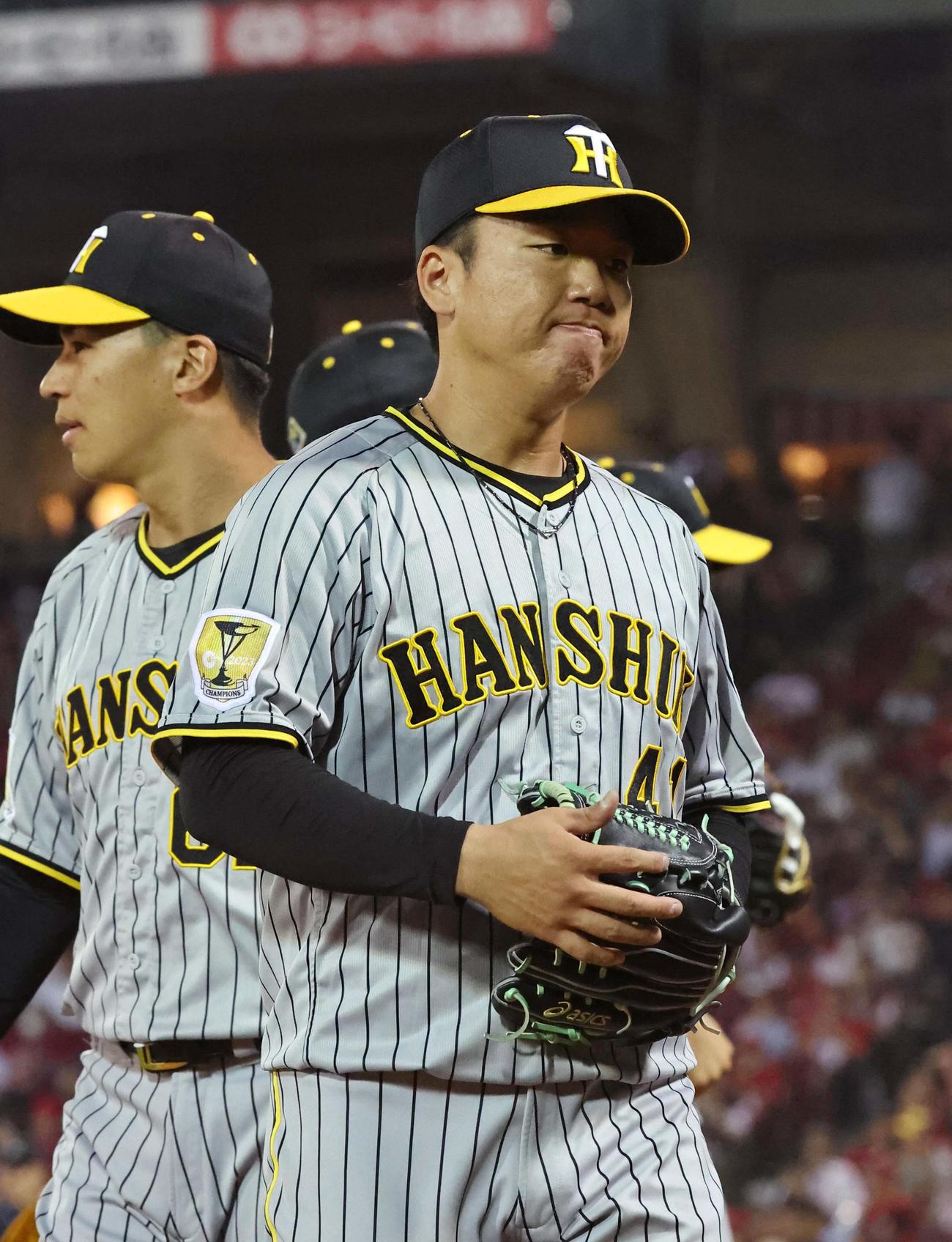 広島対阪神　5回5失点で降板する村上（撮影・上田博志）