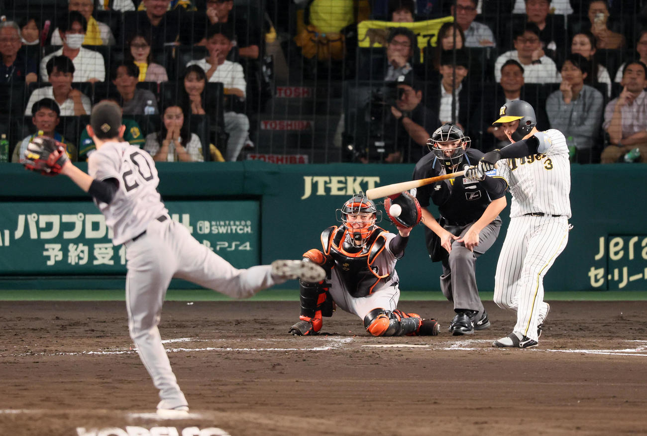 阪神対巨人　7回裏阪神2死、大山は投ゴロに終わる。投手は戸郷（撮影・加藤哉）
