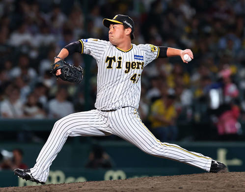 阪神対楽天　阪神5番手の桐敷（撮影・上田博志）