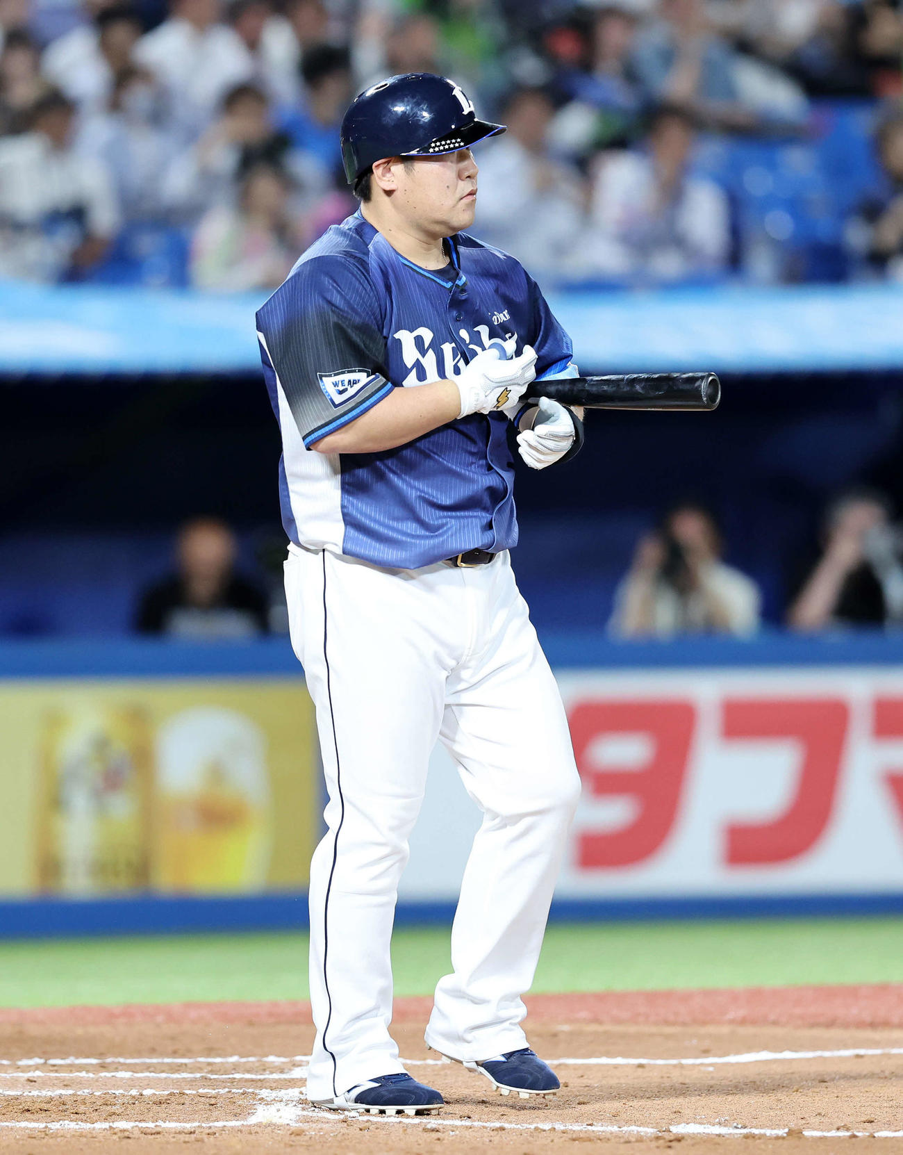 ヤクルト対西武　7回表西武無死一、二塁、中村剛は四球になる（撮影・鈴木正人）