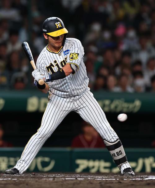 阪神対楽天　8回裏阪神無死一塁、小野寺は見逃し三振に倒れる（撮影・上田博志）