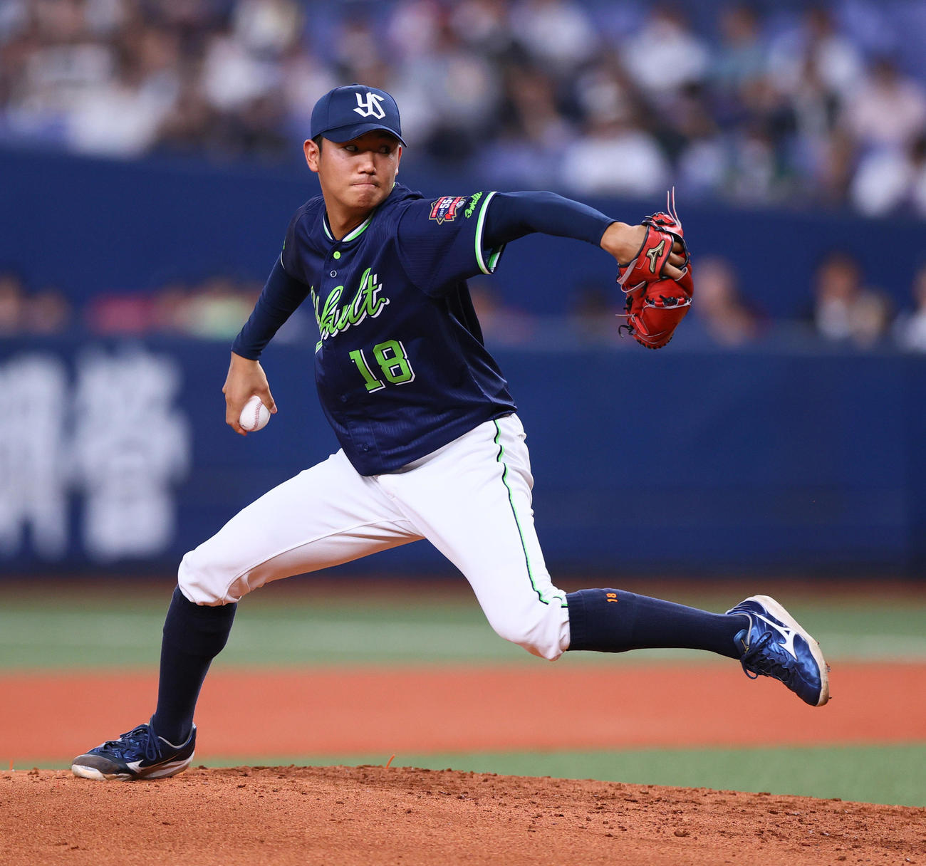 オリックス対ヤクルト　力投するヤクルト先発の奥川（撮影・上山淳一）