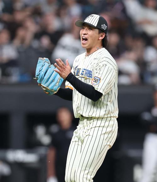 日本ハム対ロッテ　4回表ロッテ2死一、二塁、岡を三振にとり叫ぶ細野（撮影・黒川智章）
