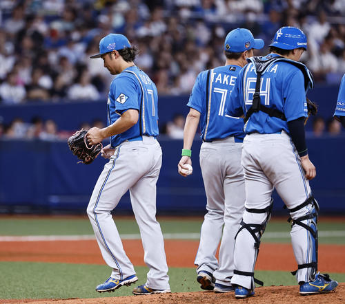 オリックス対日本ハム　6回裏オリックス2死、降板する伊藤（撮影・藤尾明華）