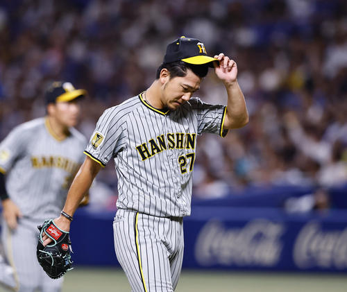 中日対阪神　2回を終え、ベンチに戻る阪神伊藤将（撮影・藤尾明華）