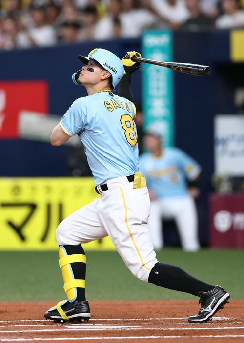 阪神対広島　6回裏阪神無死、左飛に倒れる佐藤輝（撮影・前田充）