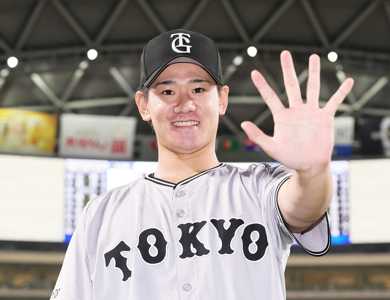 中日対巨人　6回無失点で5勝目を挙げた巨人井上（撮影・足立雅史）