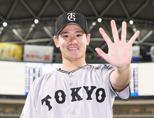 中日対巨人　6回無失点で5勝目を挙げた巨人井上（撮影・足立雅史）