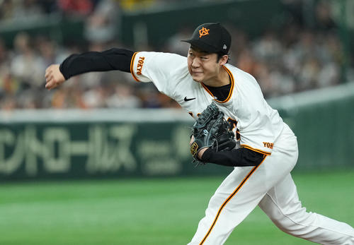 巨人対阪神　5回、力投する巨人山崎伊（撮影・菅敏）