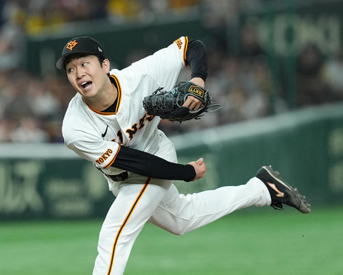 巨人対阪神　5回、力投する巨人山崎伊（撮影・菅敏）