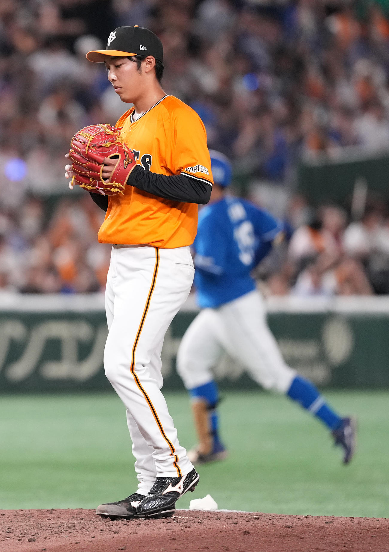 巨人対中日　7回表中日2死二塁、宇佐見に右越え2点本塁打を浴びる赤星（撮影・鈴木みどり）