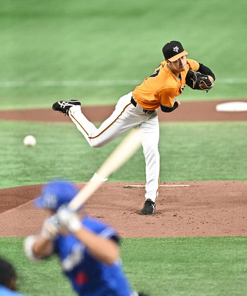 巨人対中日　巨人先発の西舘（撮影・滝沢徹郎）