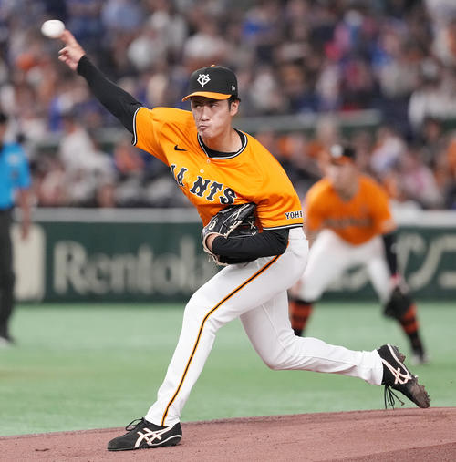 巨人対中日　先発し力投する巨人西舘（撮影・鈴木みどり）