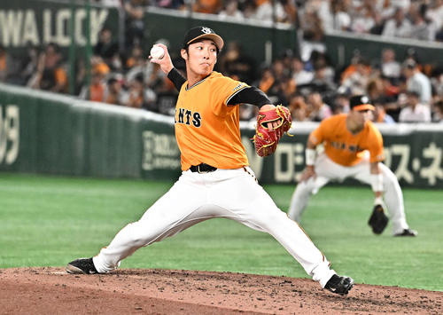 巨人対中日　6回表、巨人2番手で登板する赤星（撮影・滝沢徹郎）