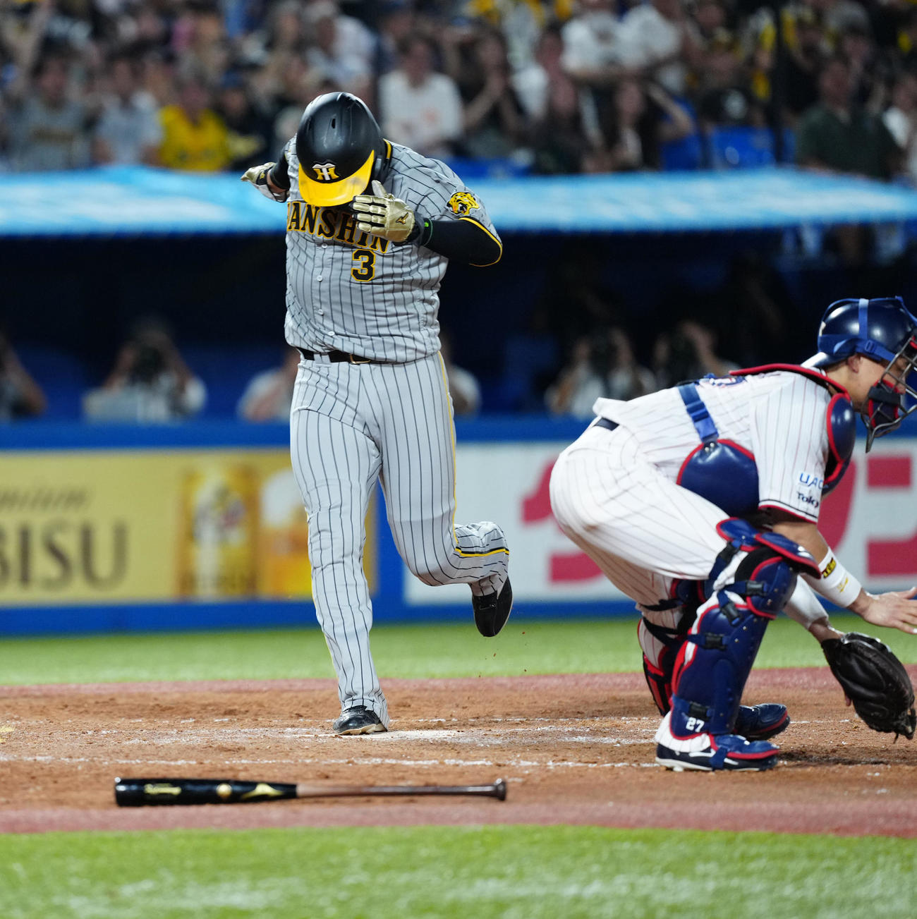 ヤクルト対阪神　5回表阪神無死二塁、佐藤輝の適時打で生還する大山（撮影・江口和貴）