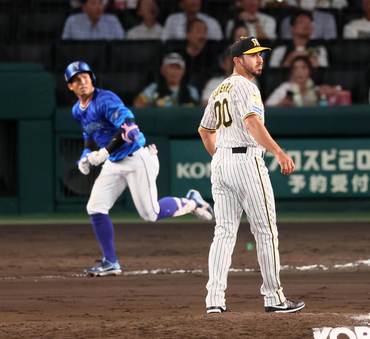 阪神対DeNA 8回表DeNA無死、ゲラは桑原将志に左越えソロ本塁打を浴びる（撮影・加藤哉）