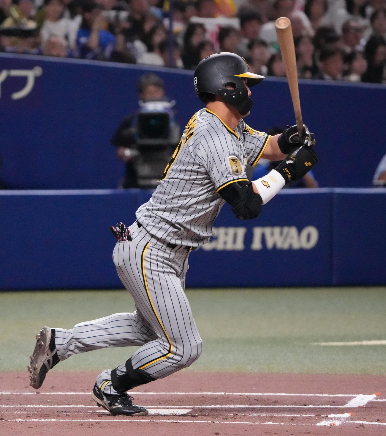 中日対阪神　2回表阪神1死二塁、中前適時打を放つ前川（撮影・森本幸一）
