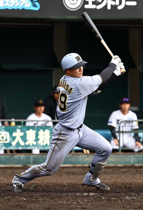紅白戦　4回表紅組2死一塁、栄枝は右中間へ適時三塁打を放つ（撮影・上田博志）