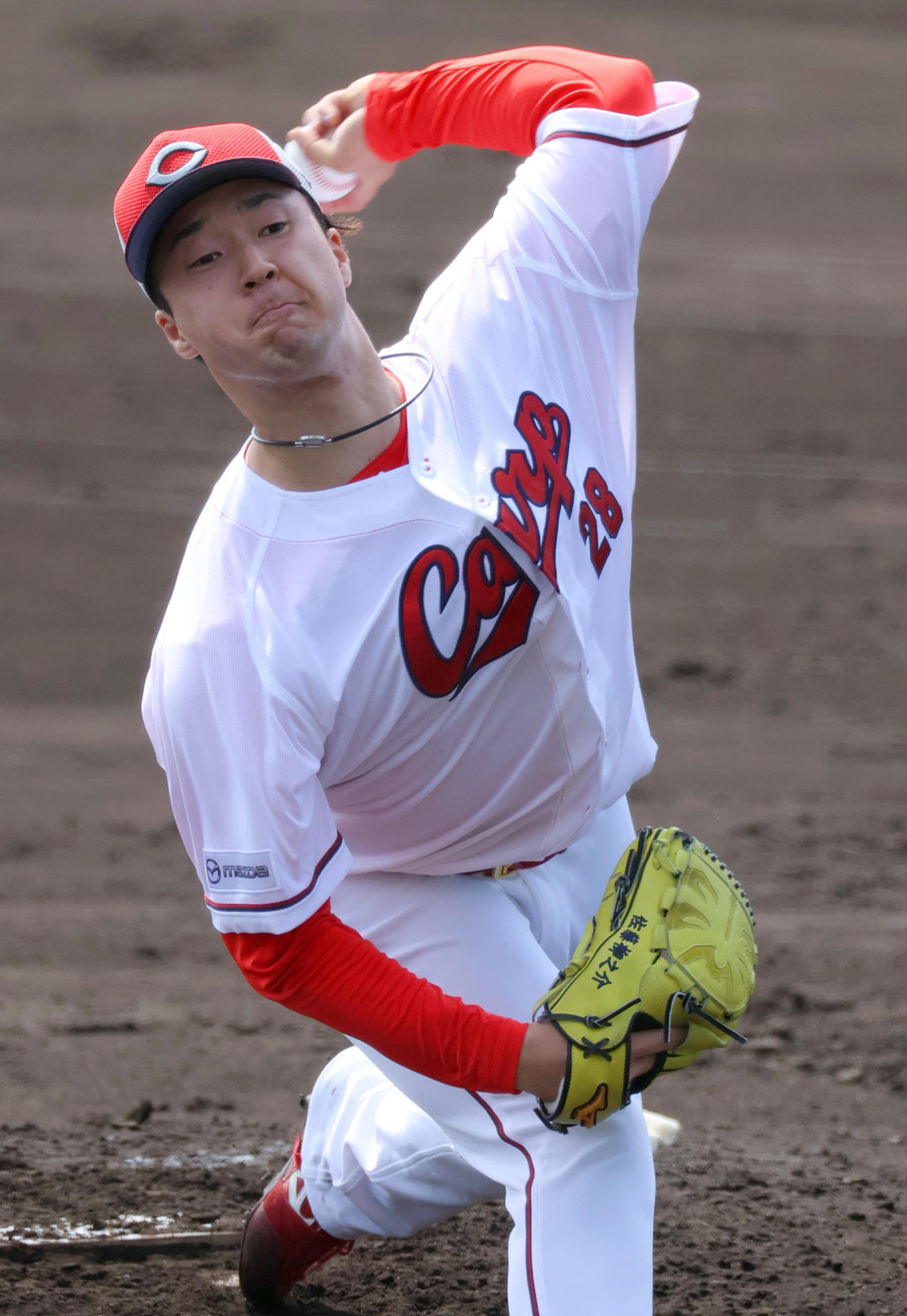 シート打撃で投球する広島佐藤柳之介（撮影・上山淳一）