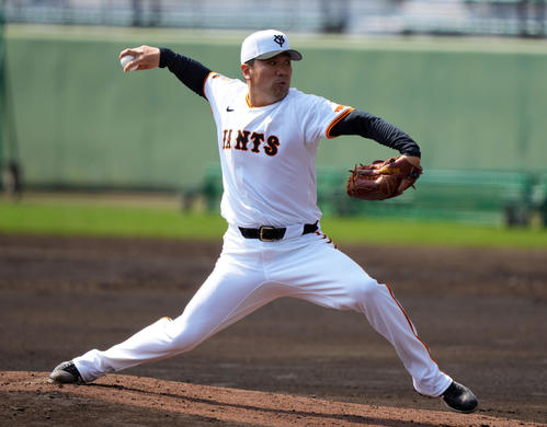 ライブBPで投球する巨人田中将（撮影・横山健太）