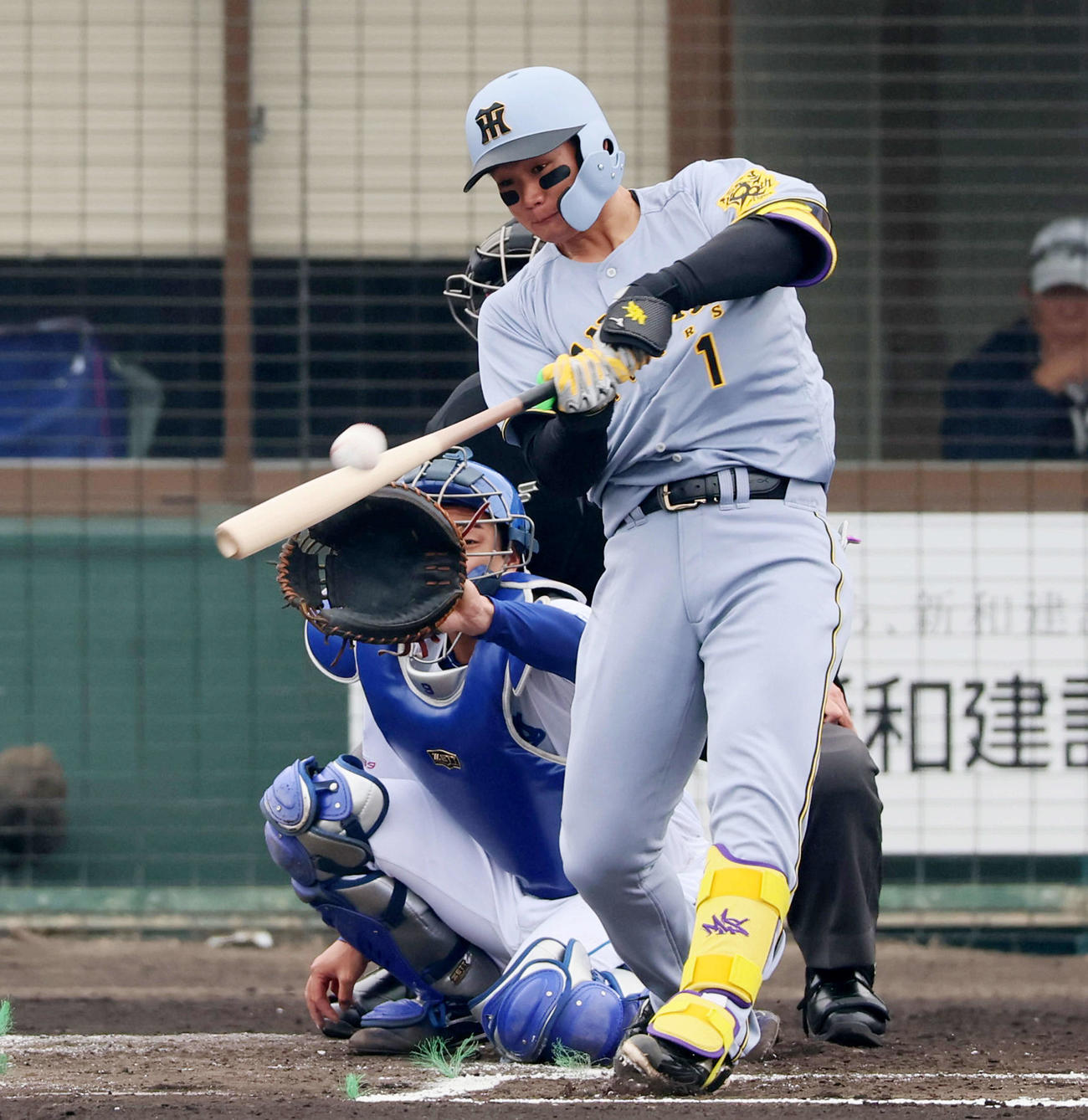 中日対阪神　1回表阪神1死一、三塁、森下は左越え3点本塁打を放つ（撮影・加藤哉）
