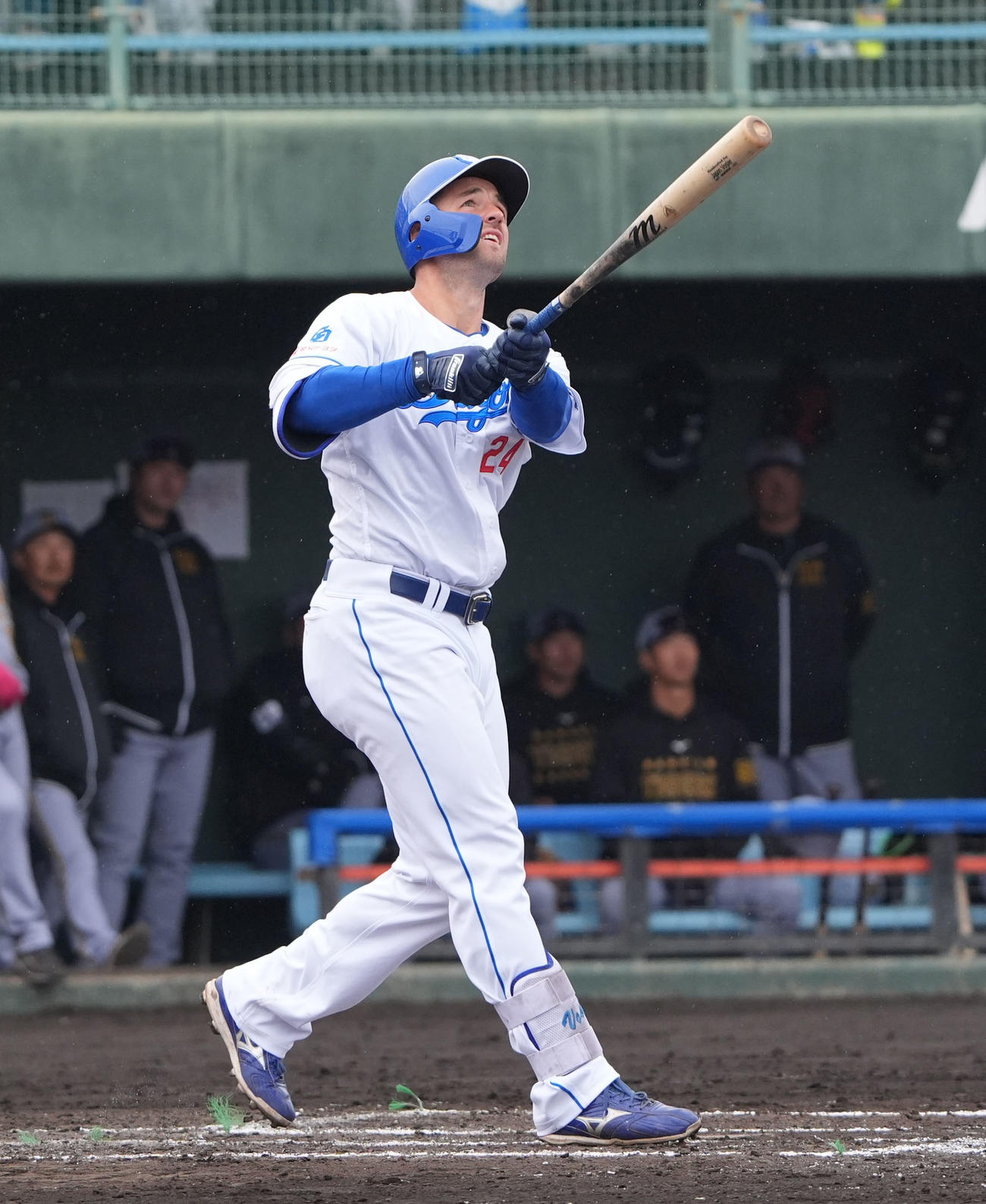 中日対阪神　1回裏中日2死一、二塁、右越え3点本塁打を放つボスラー（撮影・森本幸一）
