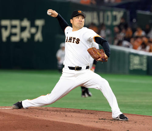 巨人対ヤクルト　2回表ヤクルトの攻撃で力投する田中将（撮影・浅見桂子）