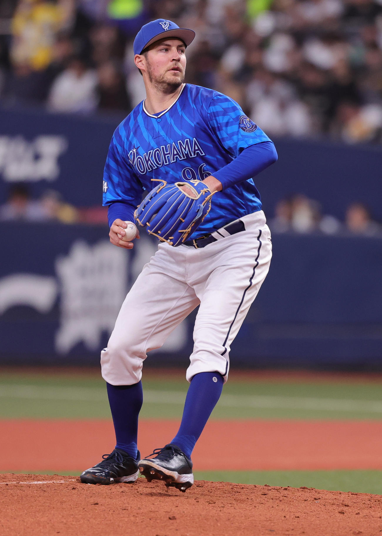 オリックス対DeNA 2回裏オリックス2死三塁、DeNAバウアーがボークと判定された際の投球13（撮影・野上伸悟）