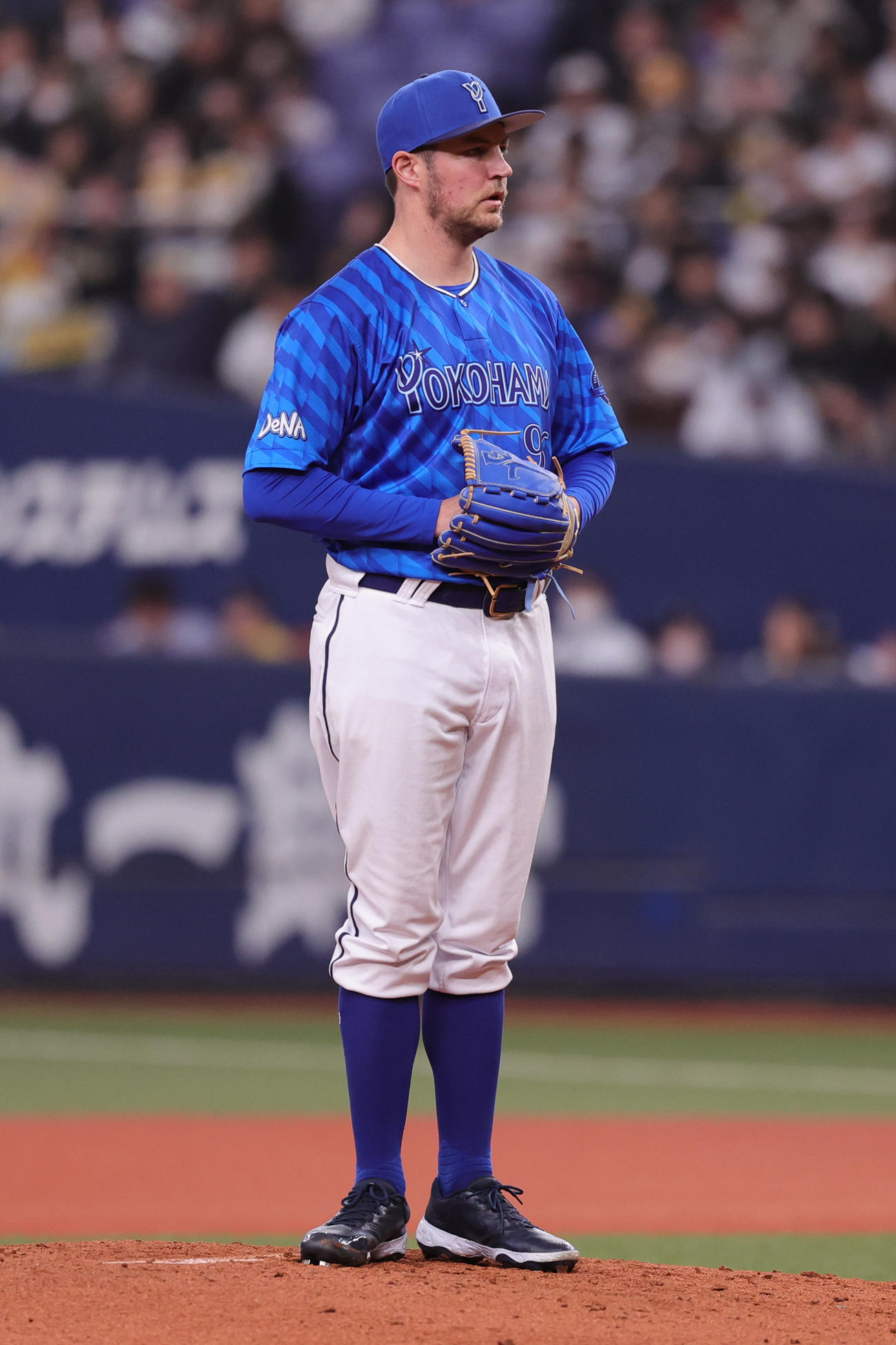 オリックス対DeNA 2回裏オリックス2死三塁、DeNAバウアーがボークと判定された際の投球6（撮影・野上伸悟）
