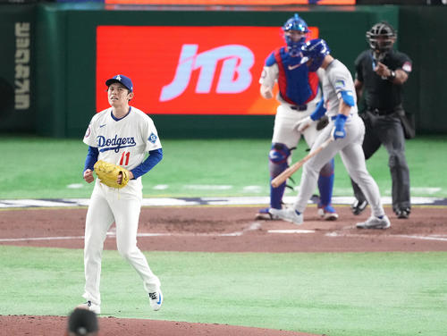 カブス対ドジャース　3回裏カブス2死満塁、ショーを空振り三振に仕留める佐々木（撮影・鈴木みどり）