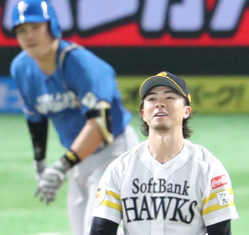 ソフトバンク対日本ハム　3回表日本ハム1死二、三塁、伏見に中前適時打を浴びた上沢（撮影・梅根麻紀）
