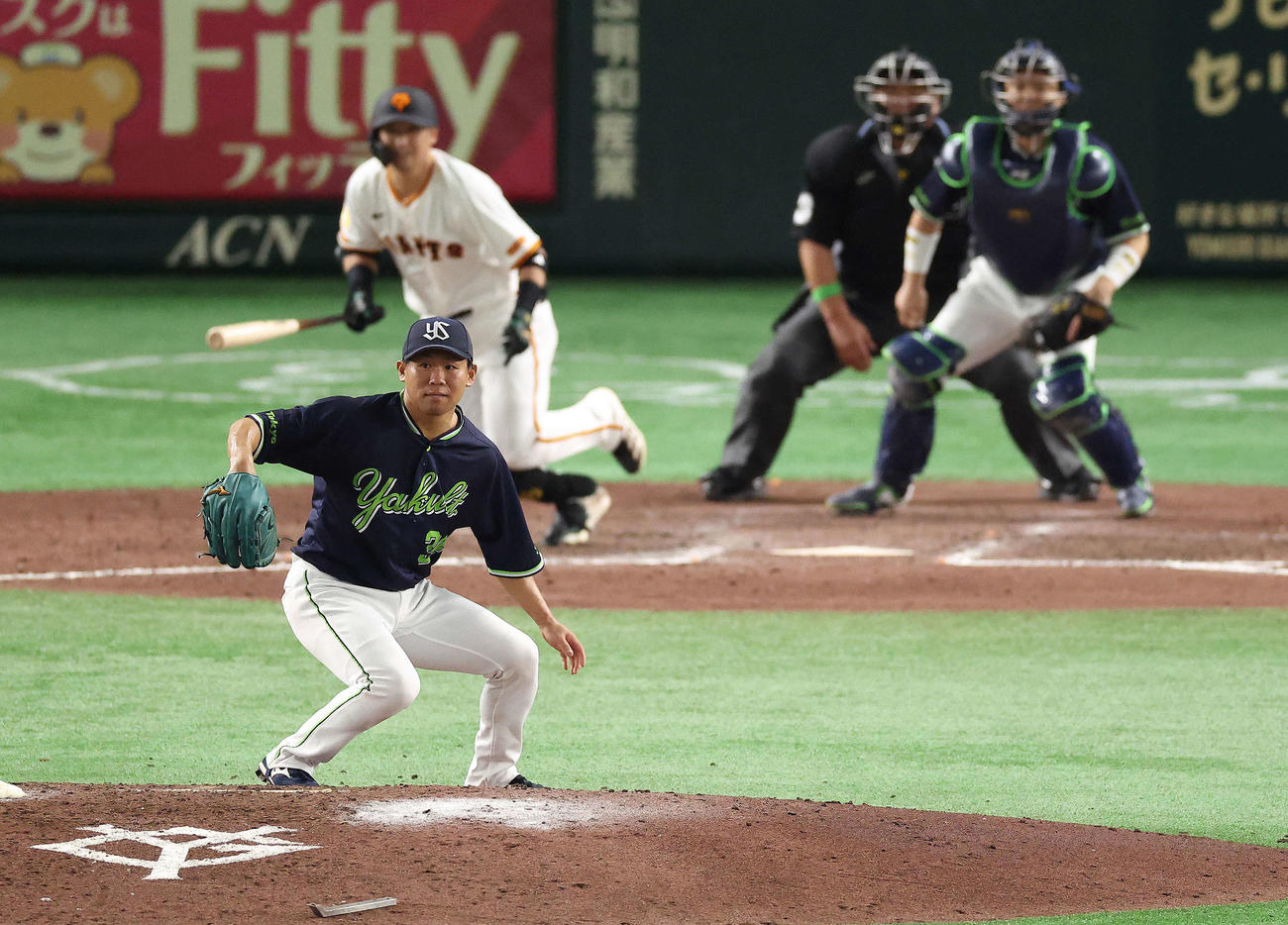 巨人対ヤクルト　9回表裏巨人1死満塁、吉川に同点適時打を浴びる田口（撮影・河田真司）
