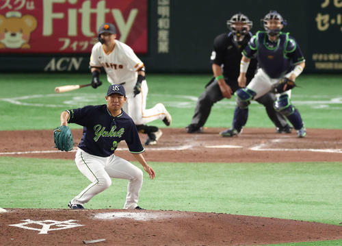 巨人対ヤクルト　9回表裏巨人1死満塁、吉川に同点適時打を浴びる田口（撮影・河田真司）