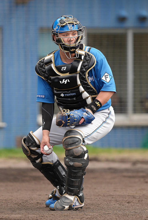 日本ハム伏見寅威（2025年2月22日撮影）
