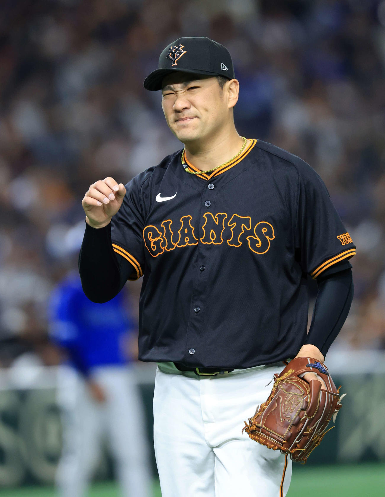 巨人対DeNA 1回表DeNAに2点を許し、悔しそうに謝る田中将（撮影・浅見桂子）