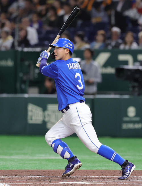 巨人対中日　4回表中日無死、中前打を放つ高橋周（撮影・野上伸悟）