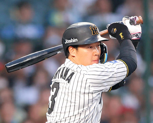 阪神対巨人　1回裏阪神2死一、三塁、大山は先制右前適時打を放つ（撮影・上山淳一）