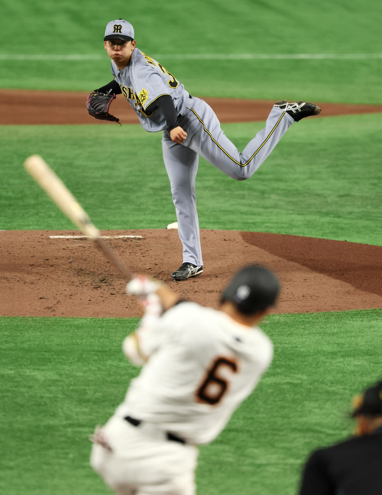 巨人対阪神　2回裏巨人1死、門別は坂本を中飛に仕留める（撮影・加藤哉）