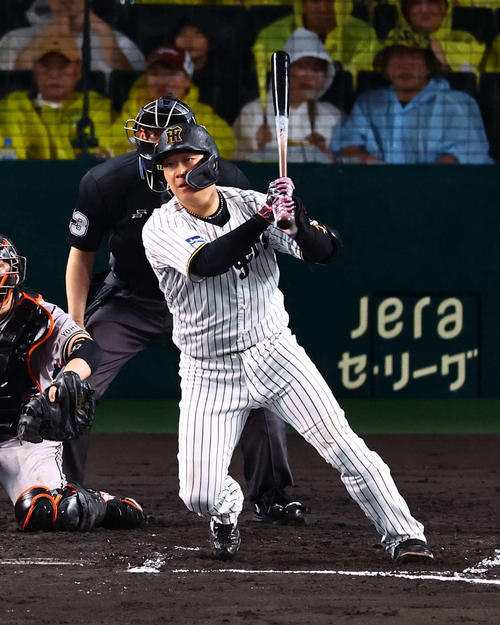阪神対巨人　6回裏阪神2死二塁、大山は適時打を放つ（撮影・上田博志）