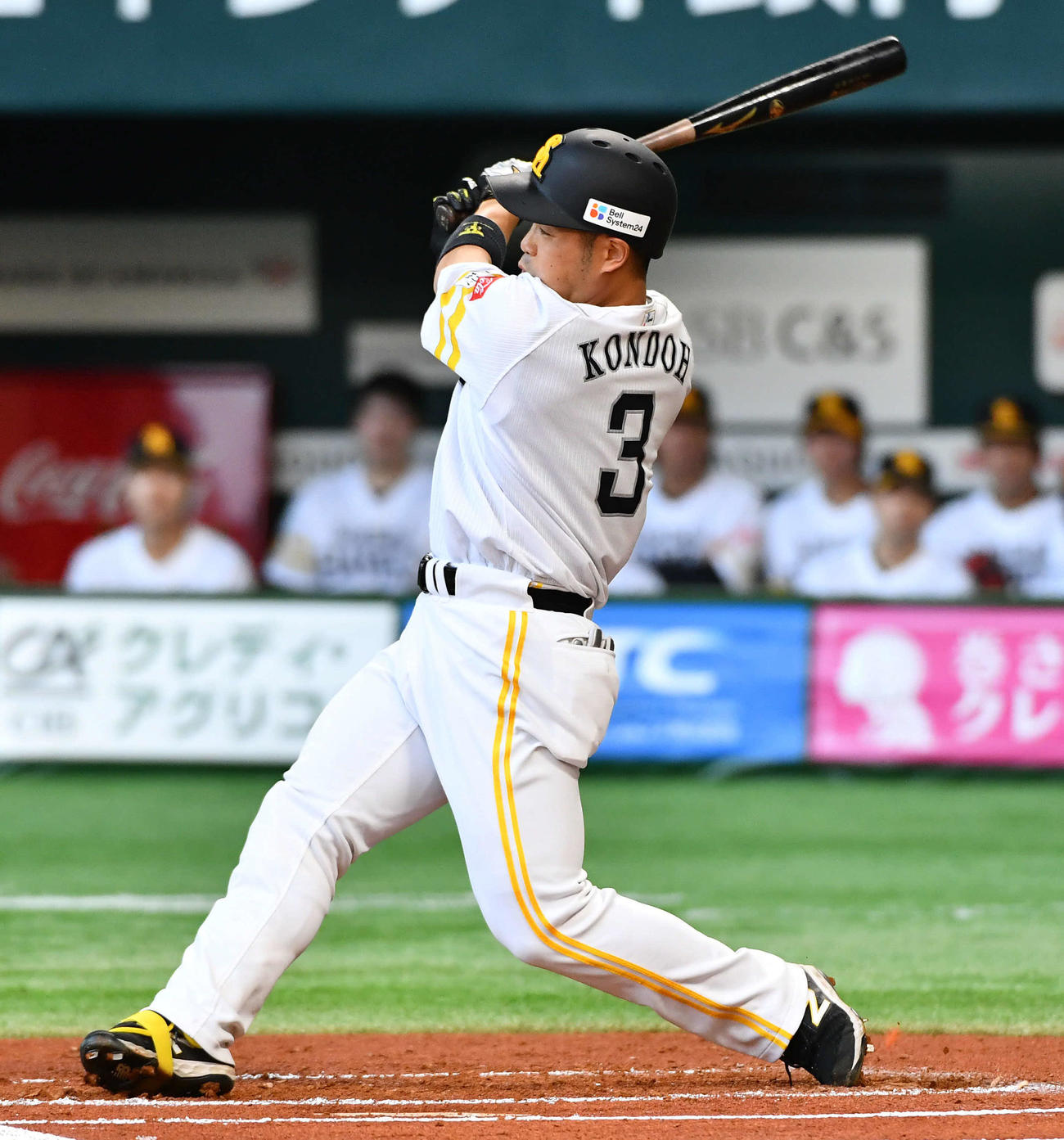 ソフトバンク対日本ハム　1回裏ソフトバンク2死、近藤は右前安打を放つ（撮影・岩下翔太）